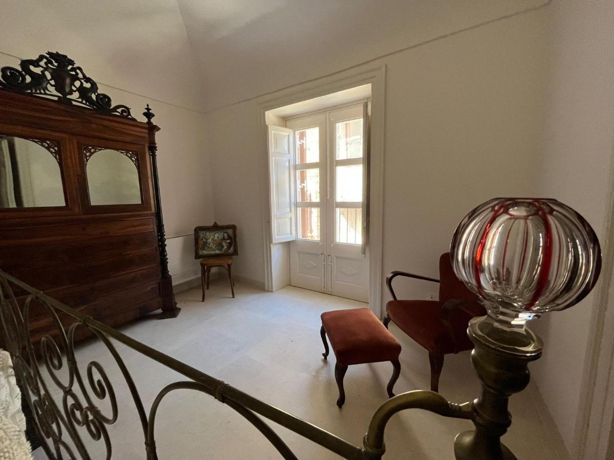Bed and Breakfast Palazzo Triolo - Dimora Di Charme Corleone Exterior foto
